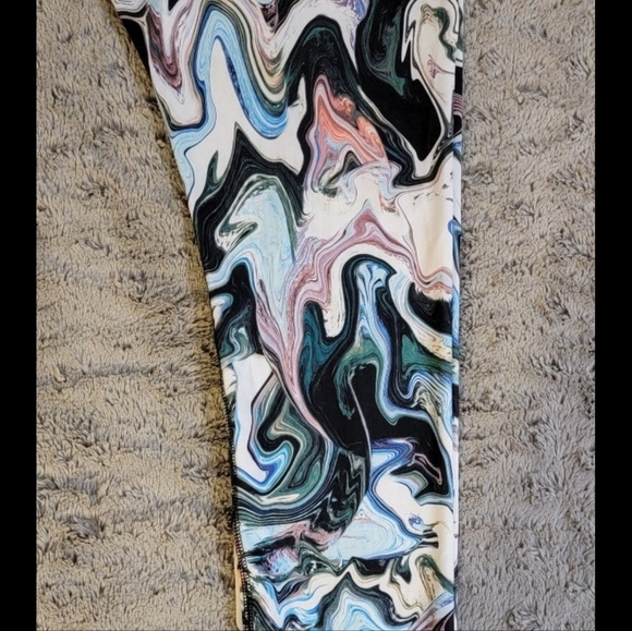 Nike Sportswear Leg-A-See High-Rise size M excellent Condition - Picture 4 of 7